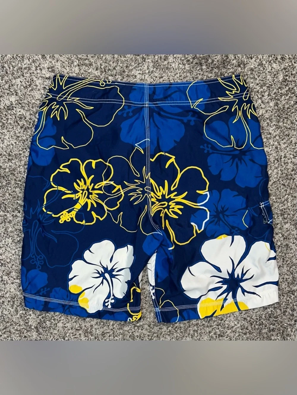 American Eagle Outifitters Board Shorts Floral Hibiscus Swim Cargo! Size 33.